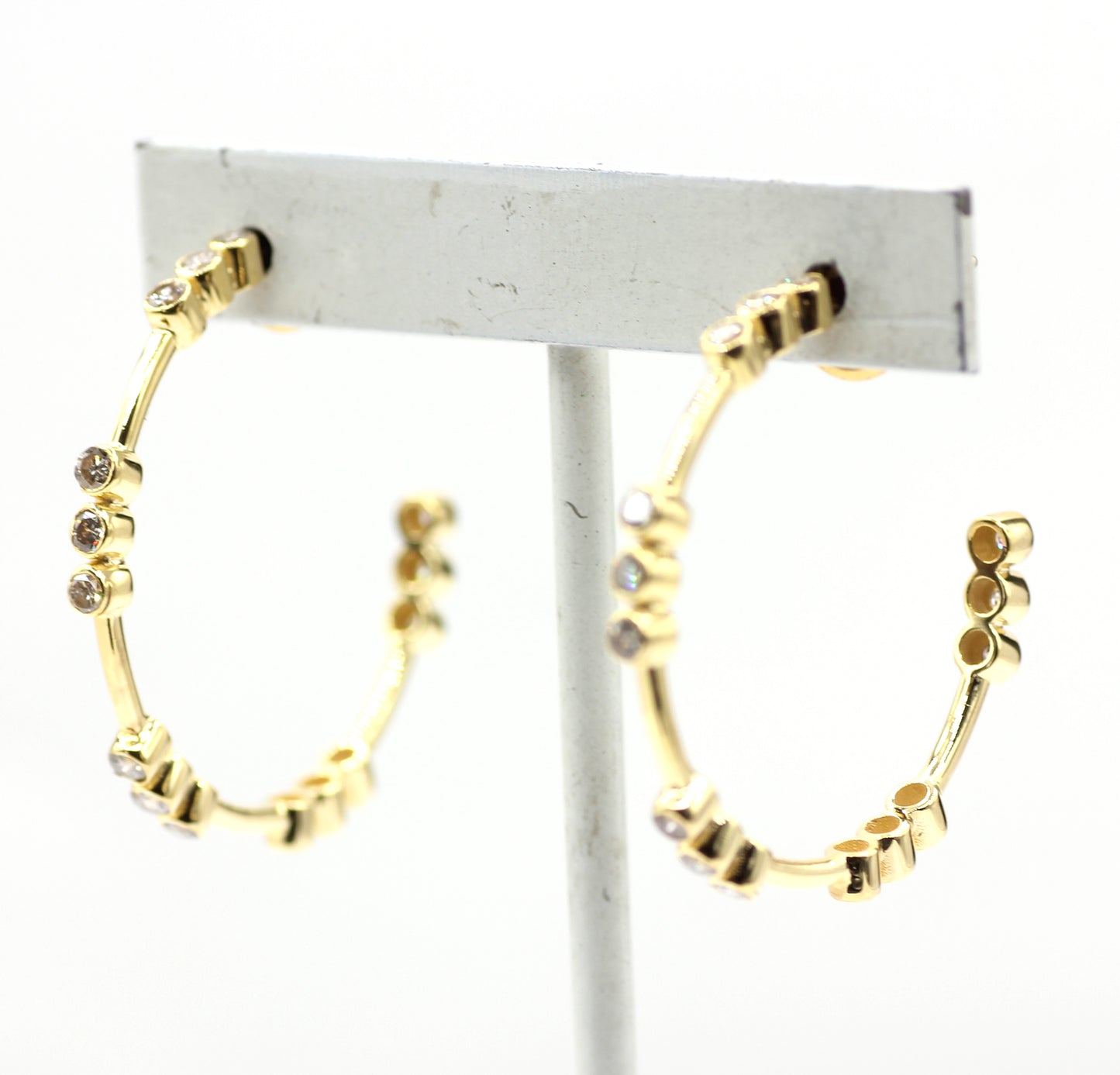 Loop 14k Solid Gold Diamond Earring.14k Solid Gold Diamond Earring..