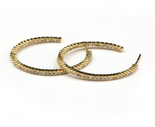 Hoop loop 14k Solid Gold Diamond Earring.14k Solid Gold Diamond Earring..