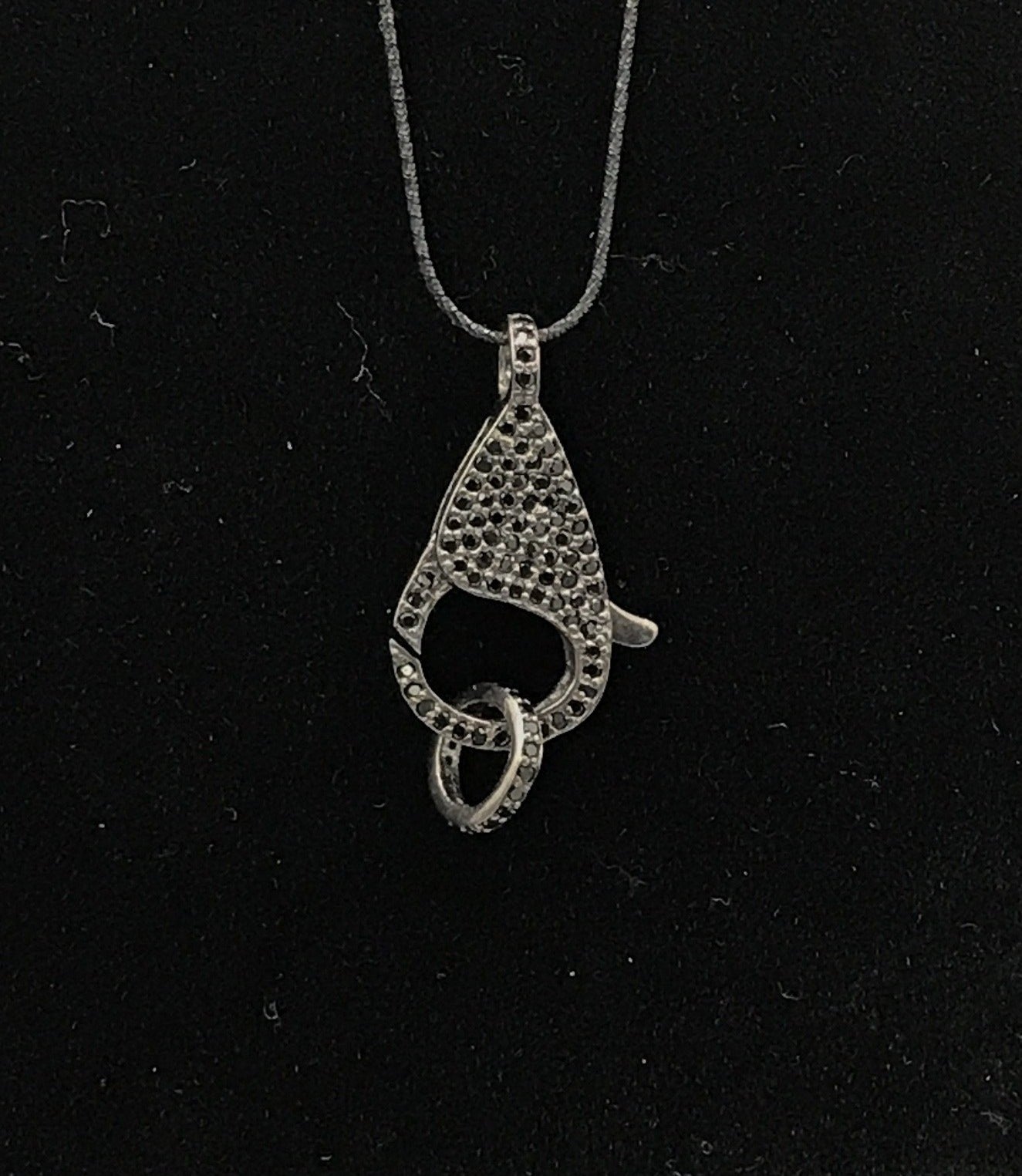 Black spinel clasps