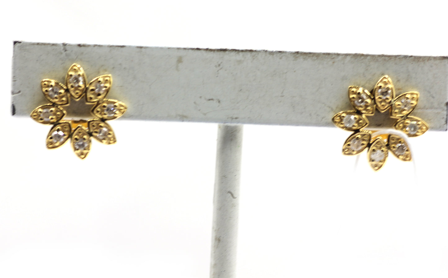 Flower 14k Gold Diamond  Stud Earring