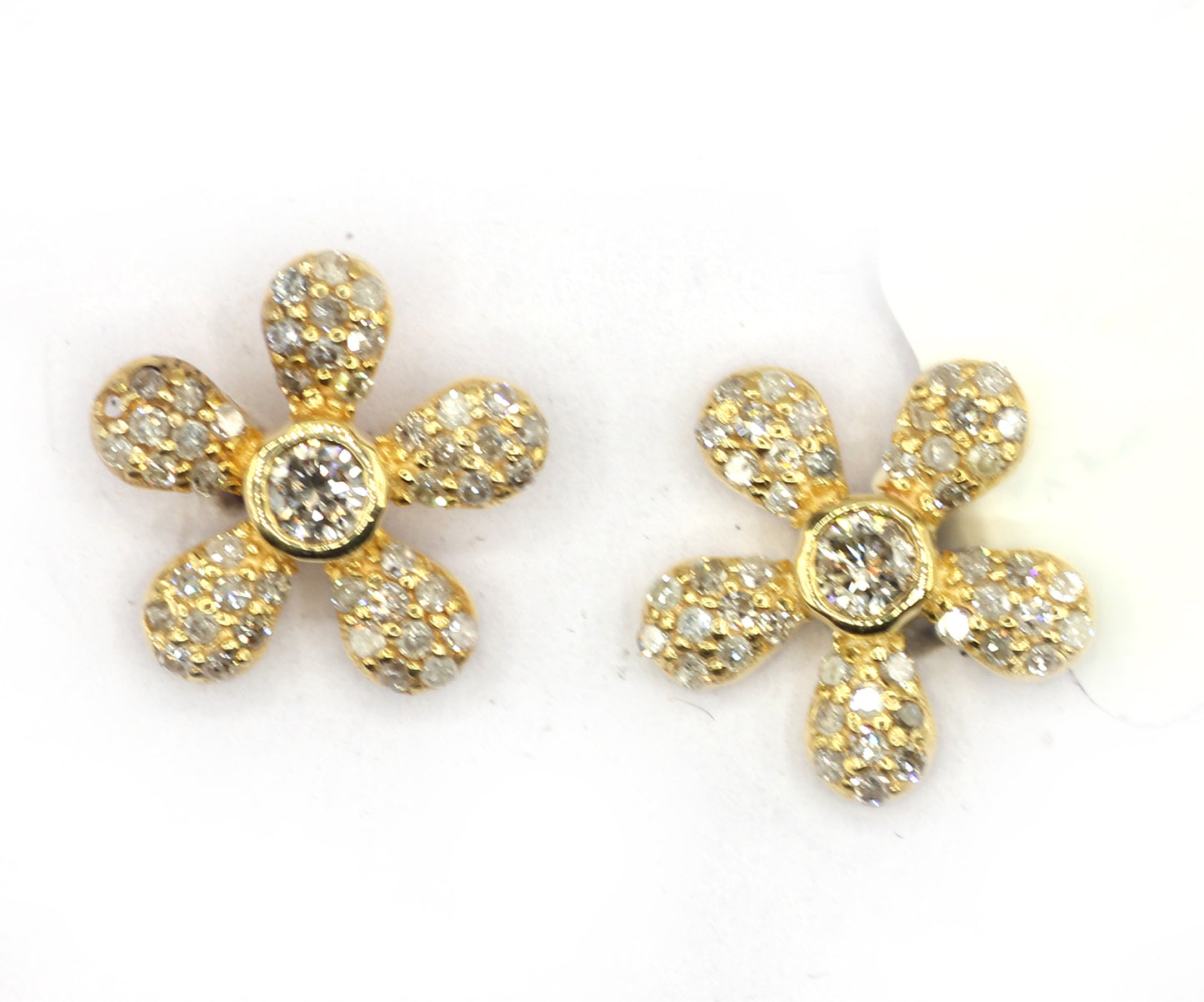 Flower 14k Gold Diamond  Stud Earring