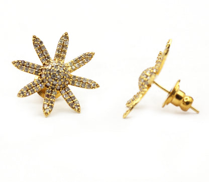 Flower 14k Solid Gold Diamond Earring.14k Solid Gold Diamond Earring..