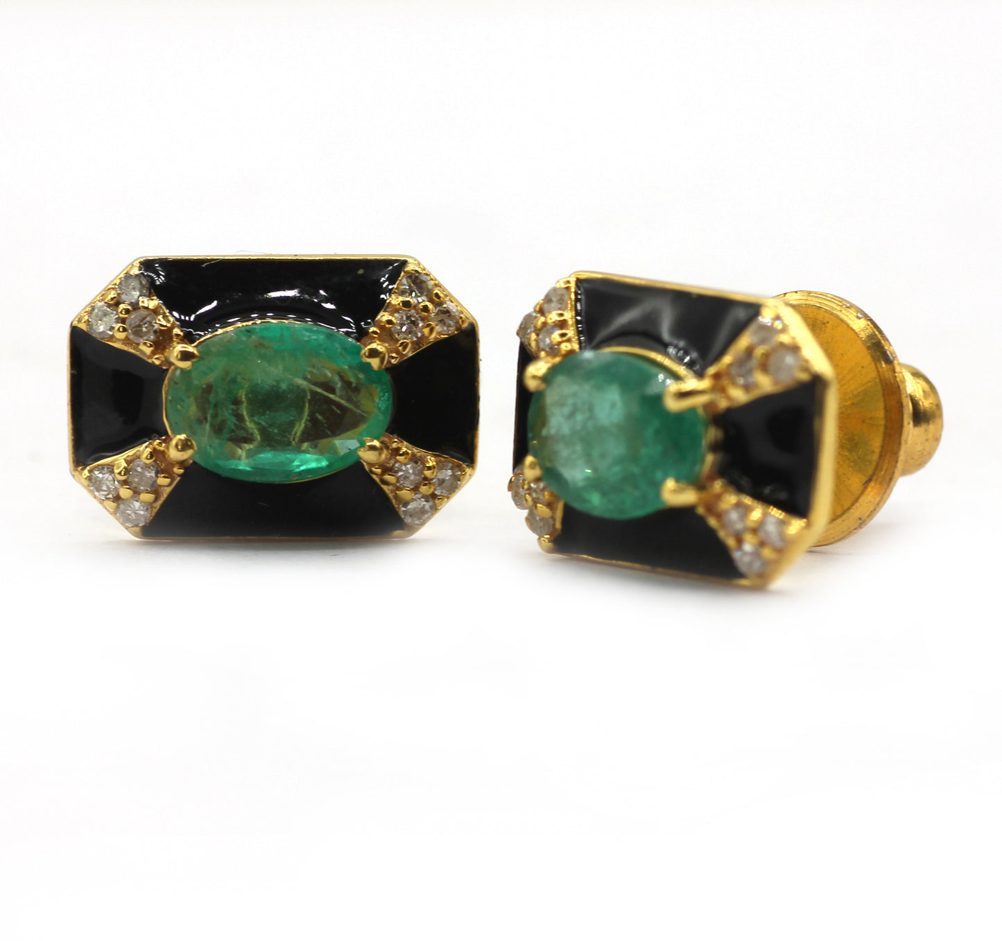 14k Solid Gold Diamond Stud Earring.14k Solid Gold Diamond Earring..