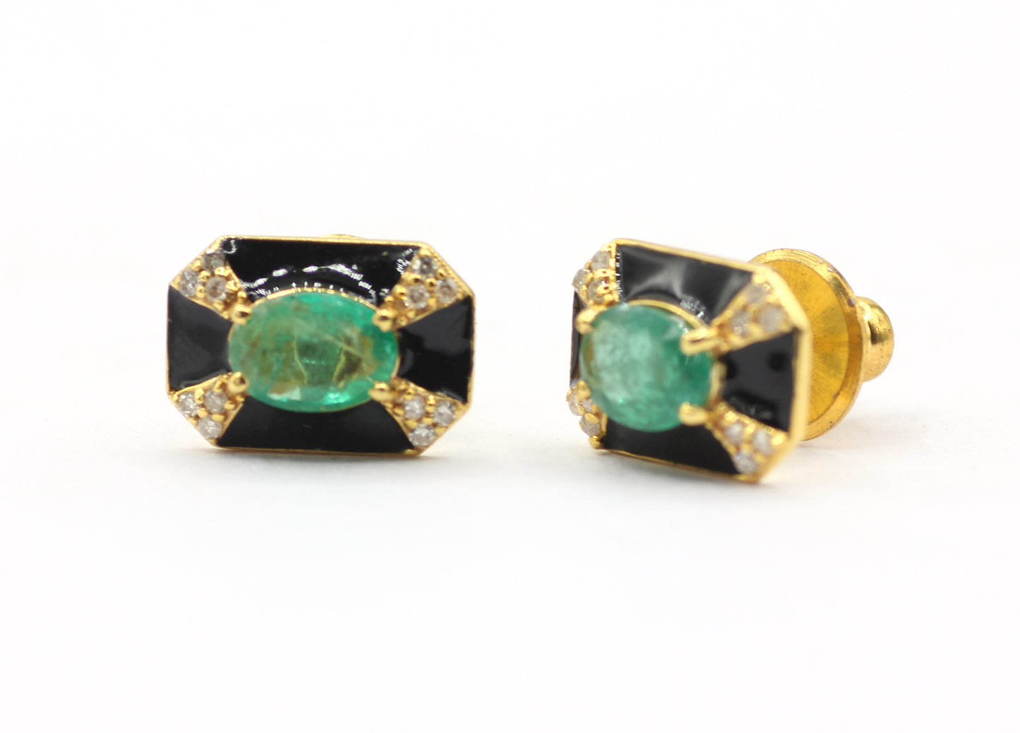 14k Solid Gold Diamond Stud Earring.14k Solid Gold Diamond Earring..