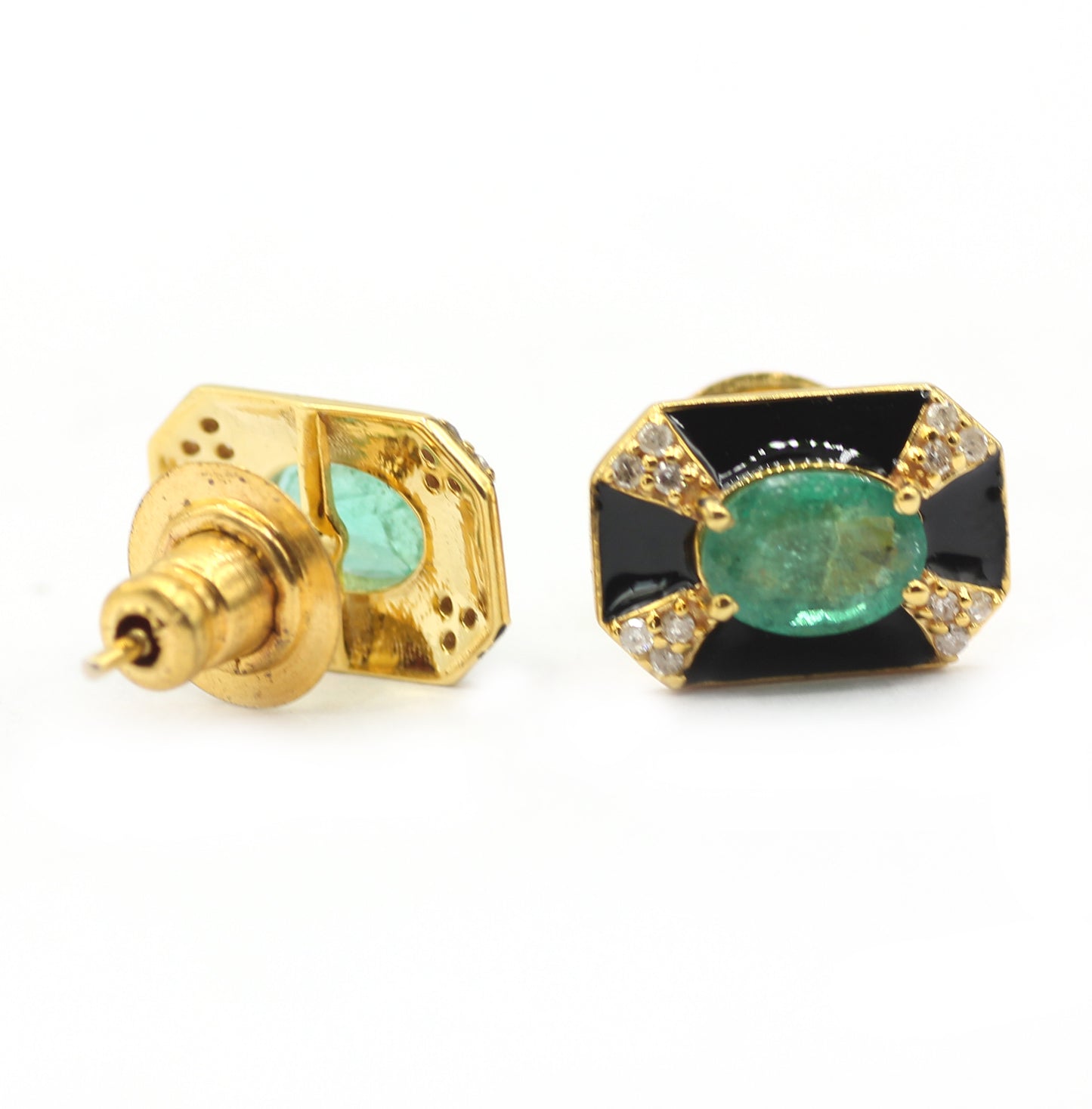 14k Solid Gold Diamond Stud Earring.14k Solid Gold Diamond Earring..