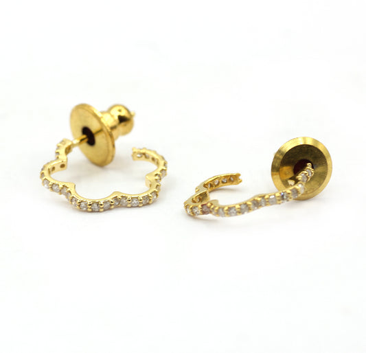 Loop 14k Solid Gold Diamond Earring.14k Solid Gold Diamond Earring..