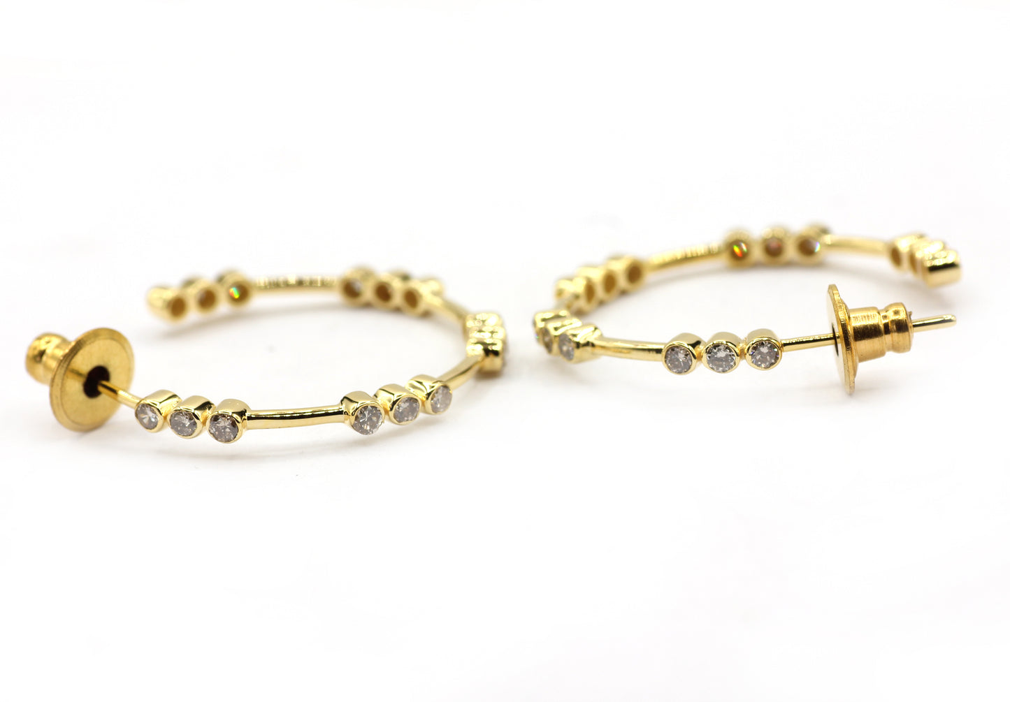 Loop 14k Solid Gold Diamond Earring.14k Solid Gold Diamond Earring..