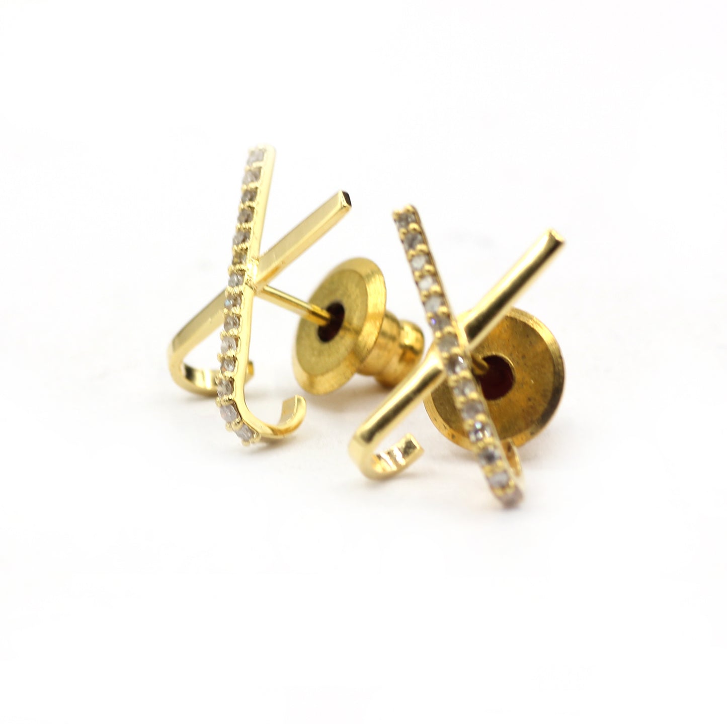 X 14k Solid Gold Diamond Stud Earring.14k Solid Gold Diamond Earring..
