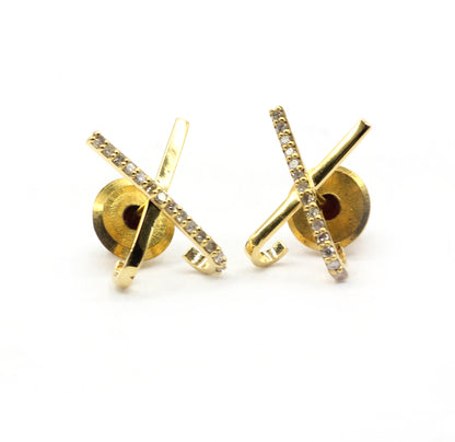 X 14k Solid Gold Diamond Stud Earring.14k Solid Gold Diamond Earring..