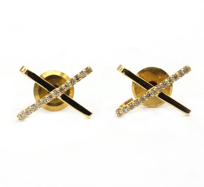 X 14k Solid Gold Diamond Stud Earring.14k Solid Gold Diamond Earring..