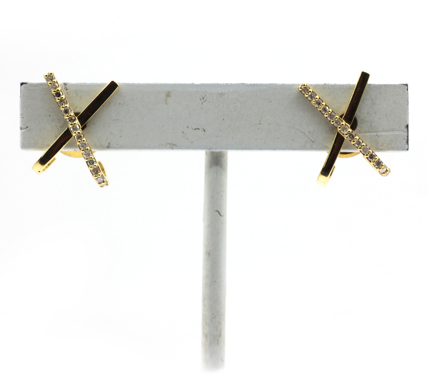 X 14k Solid Gold Diamond Stud Earring.14k Solid Gold Diamond Earring..