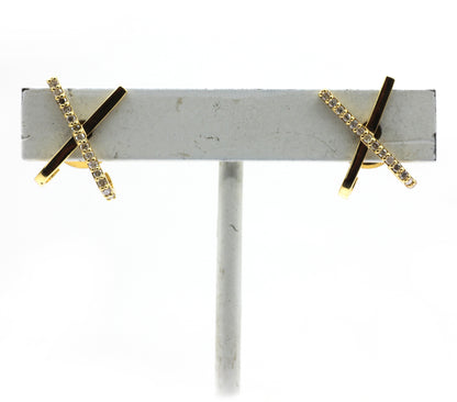 X 14k Solid Gold Diamond Stud Earring.14k Solid Gold Diamond Earring..