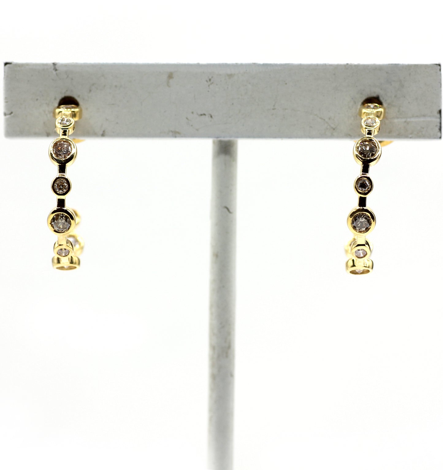 Loop 14k Solid Gold Diamond Earring.14k Solid Gold Diamond Earring..