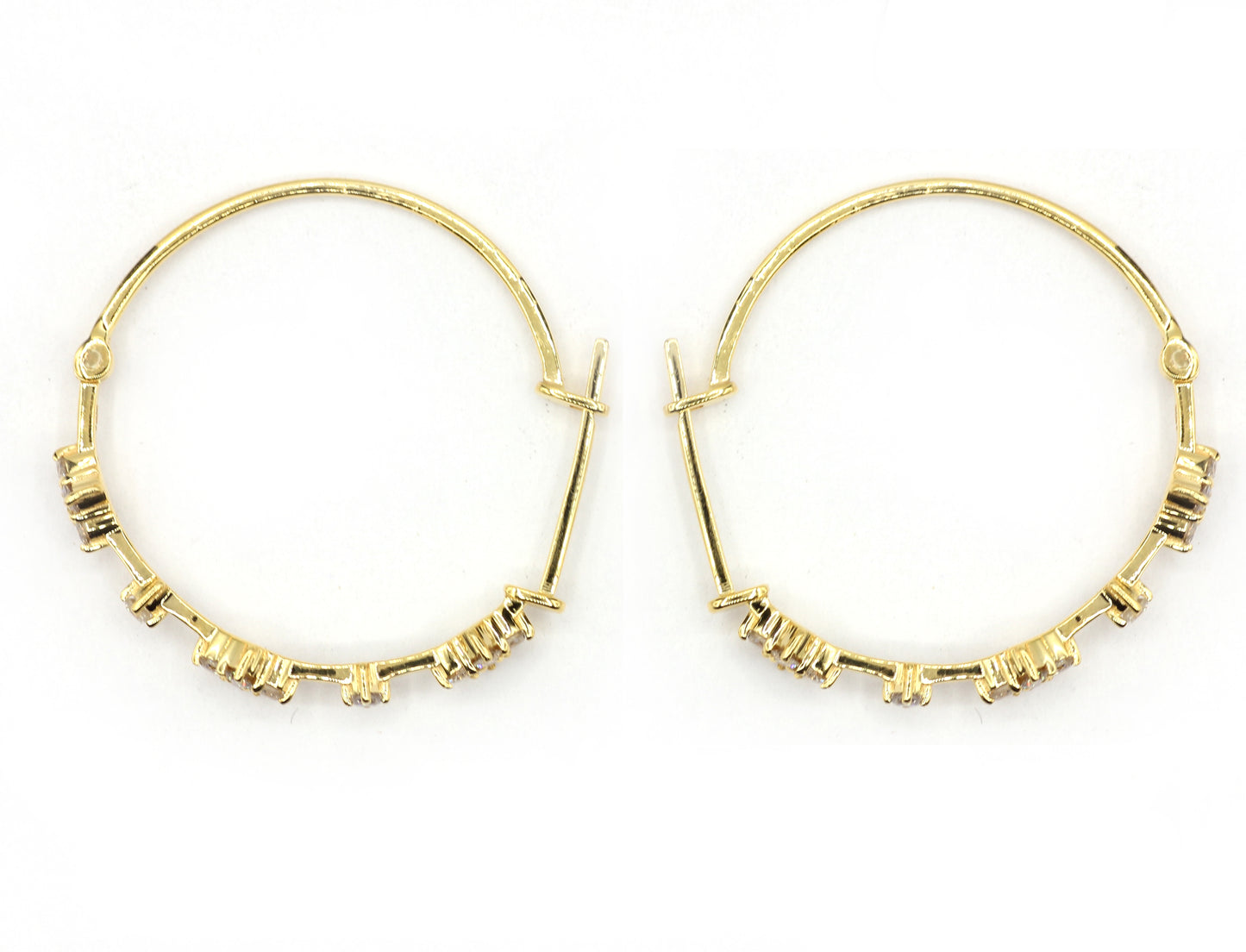 Hoop loop 14k Solid Gold Diamond Earring.14k Solid Gold Diamond Earring..