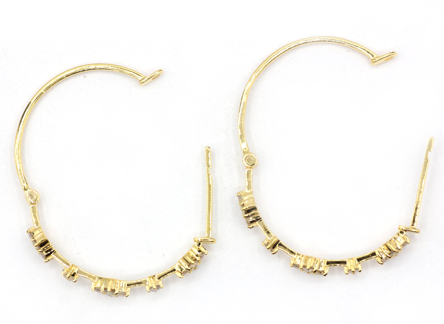 Hoop loop 14k Solid Gold Diamond Earring.14k Solid Gold Diamond Earring..