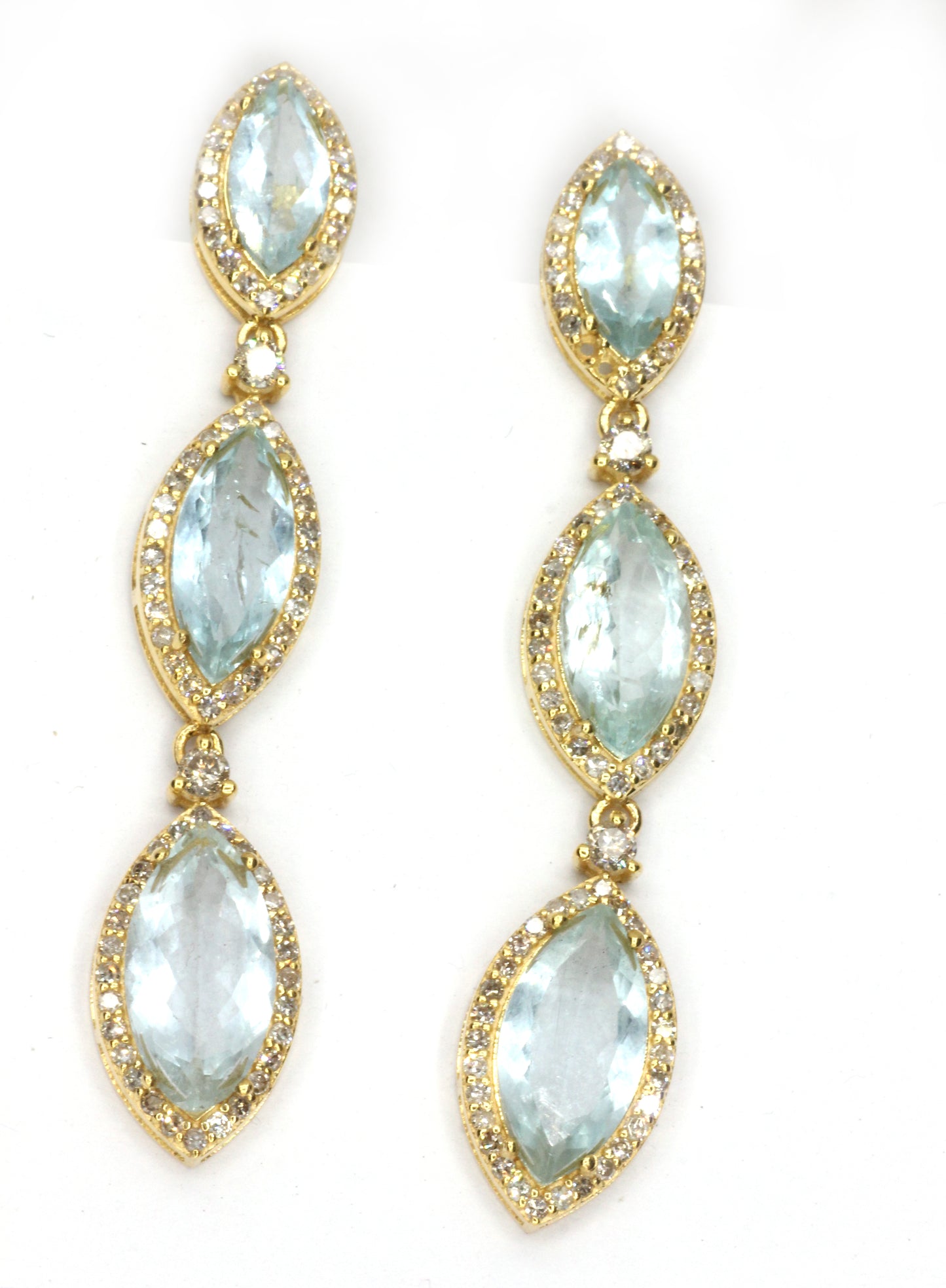 14k Solid Gold Diamond Earring.14k Solid Gold Diamond Earring..