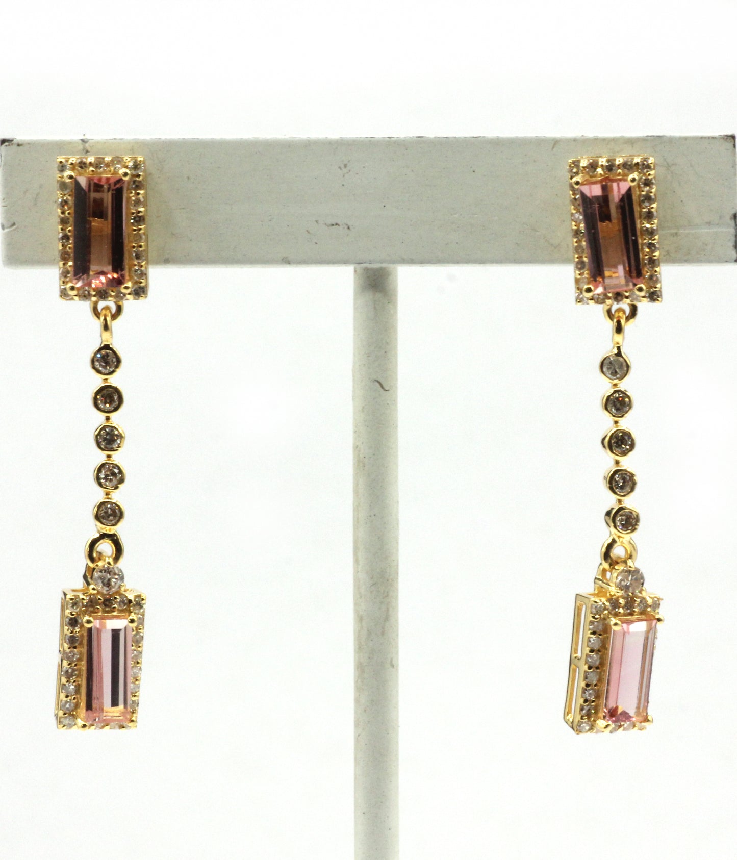 14k Solid Gold Diamond Earring.14k Solid Gold Diamond Earring..