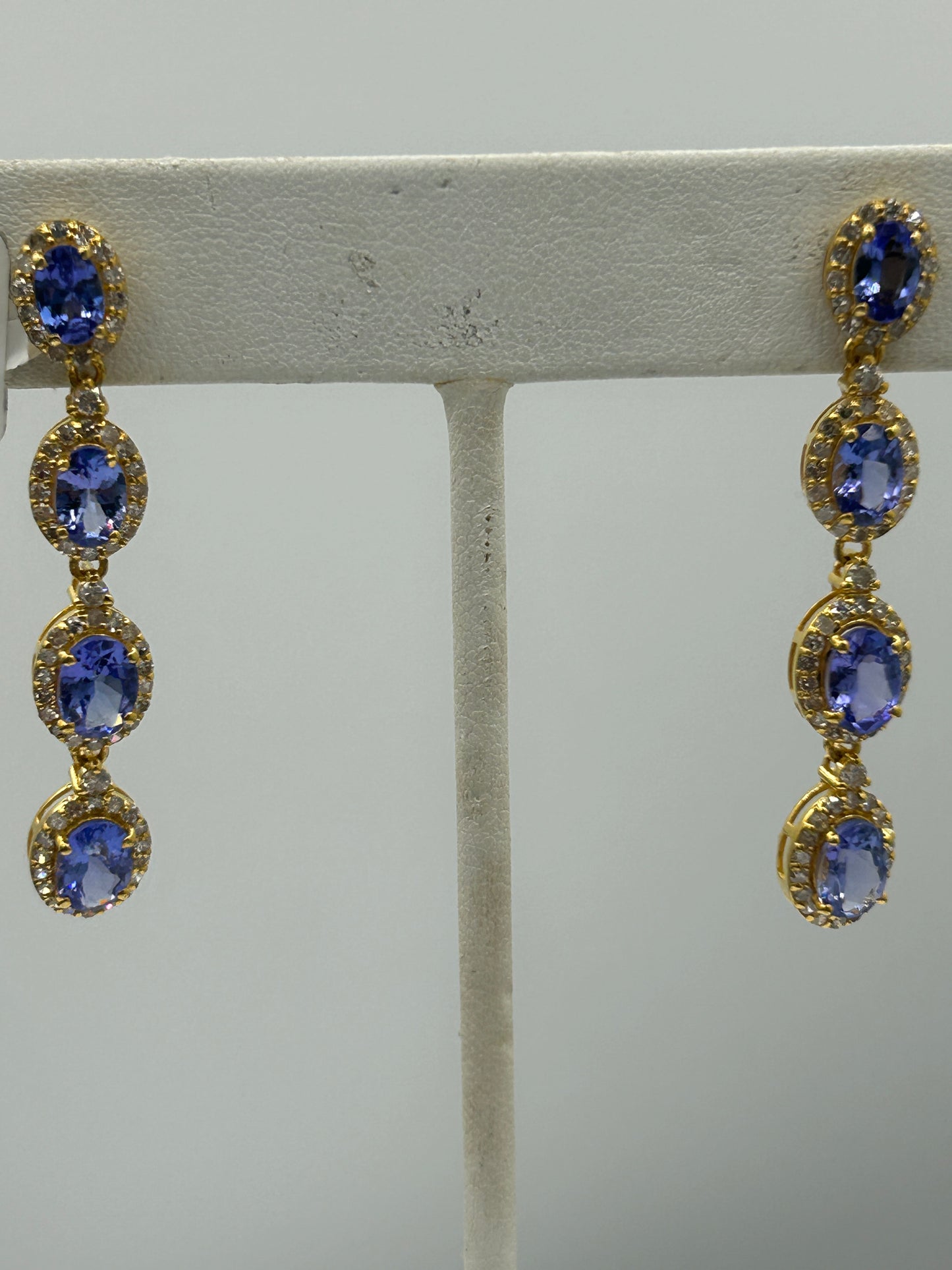 Tanzanite 14k Solid Gold Diamond Earring.14k Solid Gold Diamond Earring..