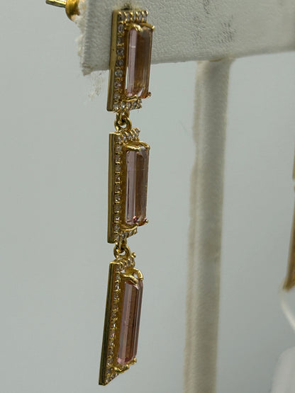 14k Solid Gold Diamond Earring.14k Solid Gold Diamond Earring..