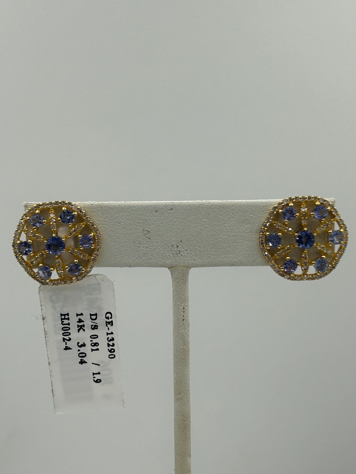 14k Solid Gold Diamond Earring.14k Solid Gold Diamond Earring..