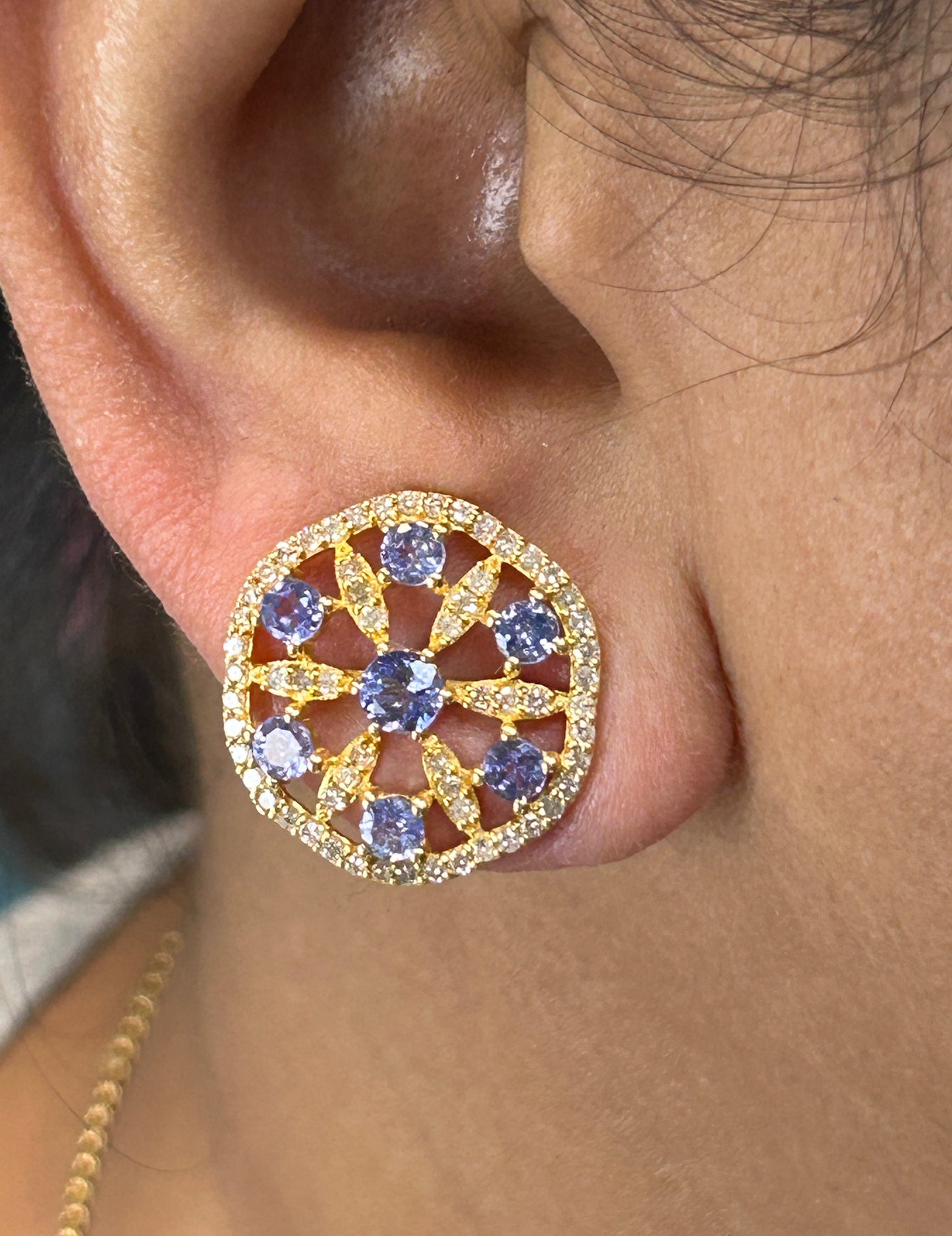 14k Solid Gold Diamond Earring.14k Solid Gold Diamond Earring..