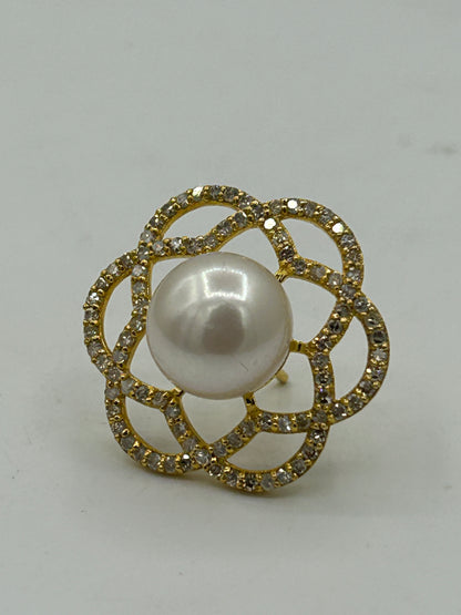 Flower 14k Solid Gold Diamond Earring.14k Solid Gold Diamond Earring..