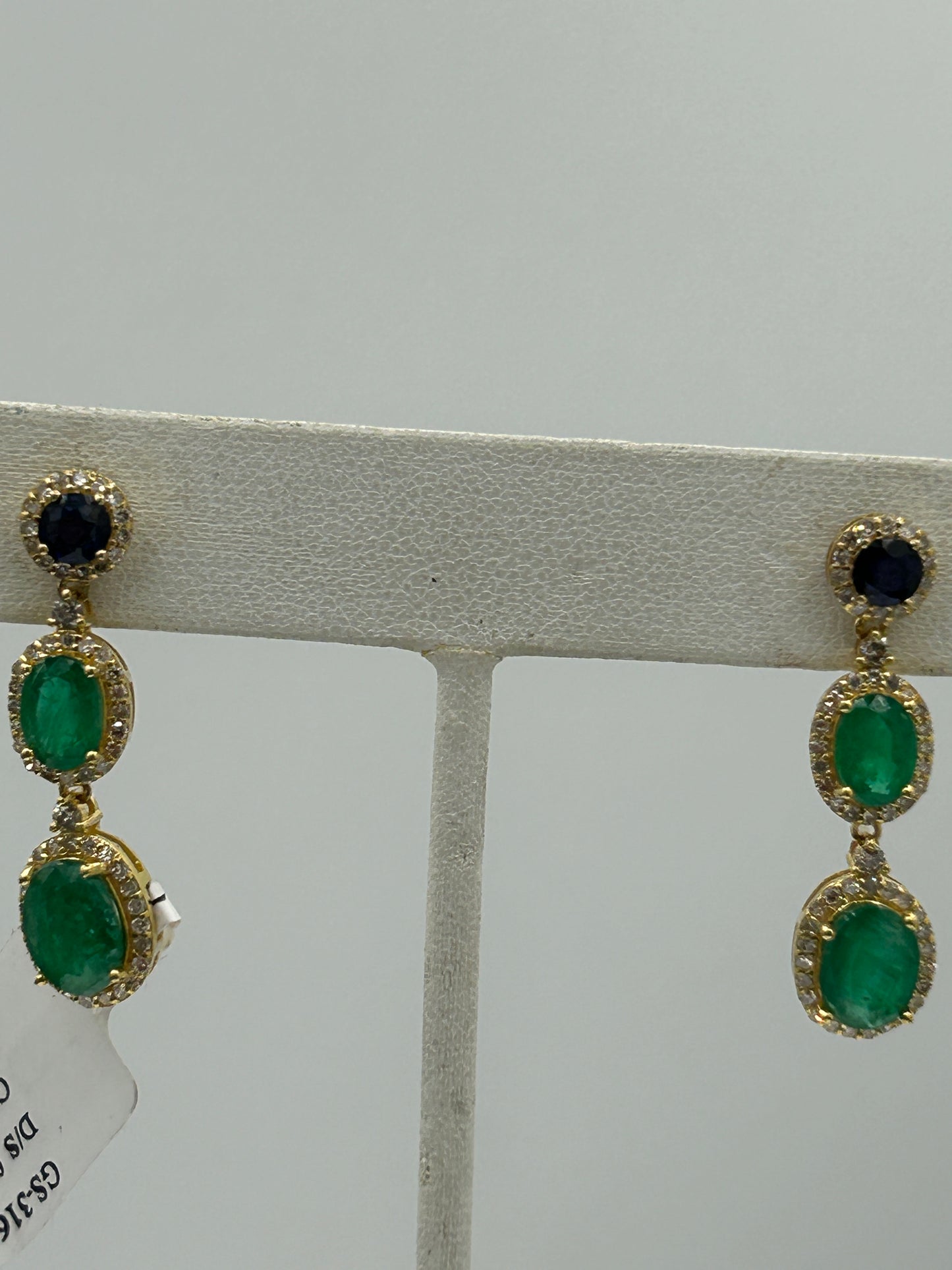 14k Solid Gold Diamond Earring.14k Solid Gold Diamond Earring..