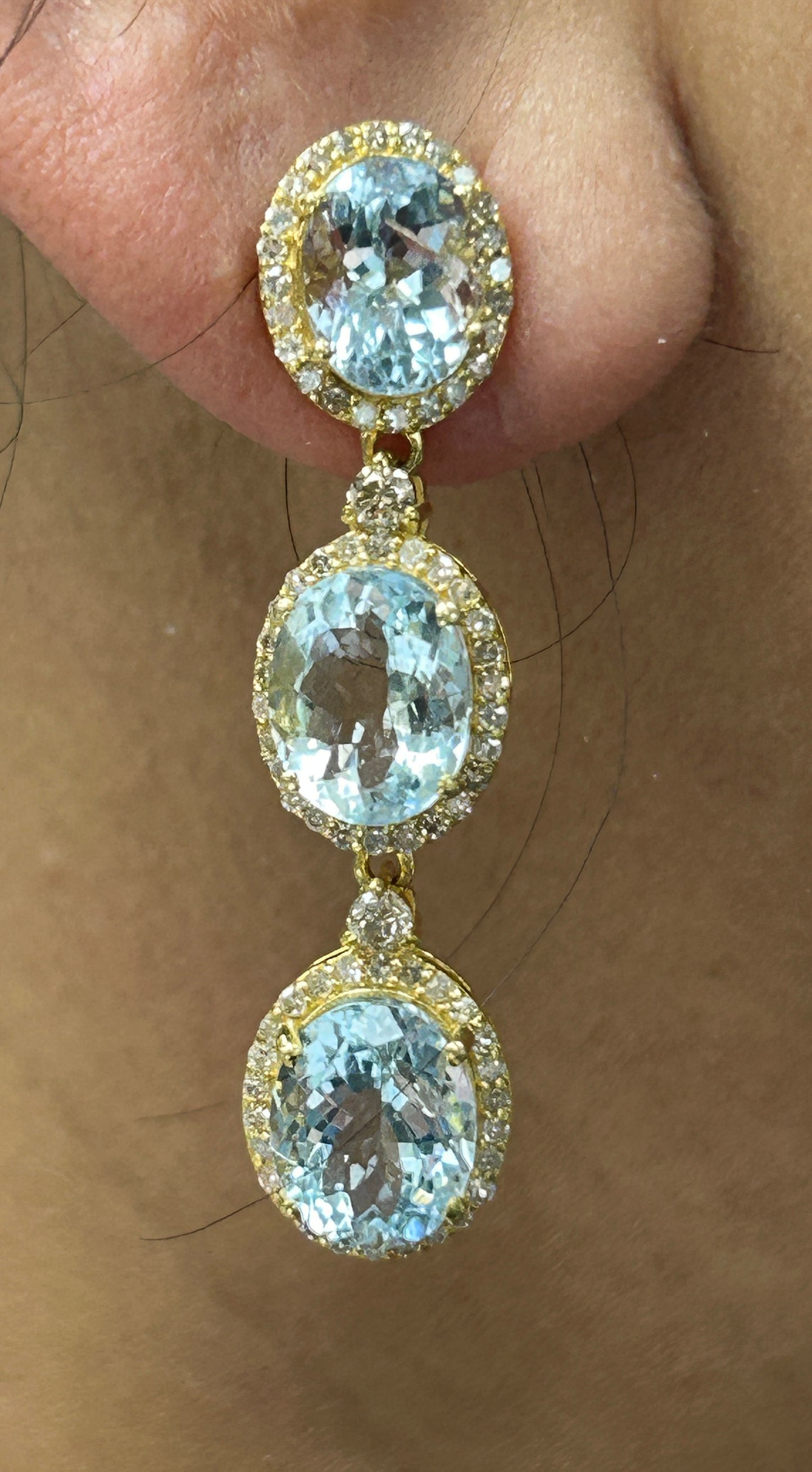 14k Solid Gold Diamond Earring.14k Solid Gold Diamond Earring..
