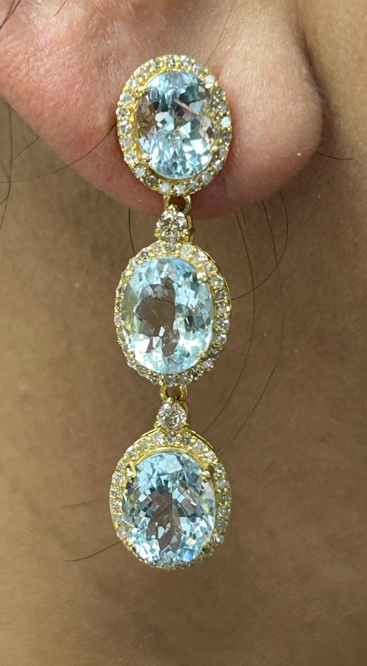 14k Solid Gold Diamond Earring.14k Solid Gold Diamond Earring..