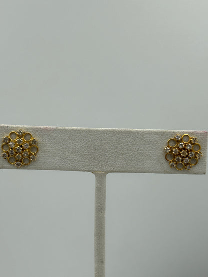 Round 14k Solid Gold Diamond Stud Earring.14k Solid Gold Diamond Earring..