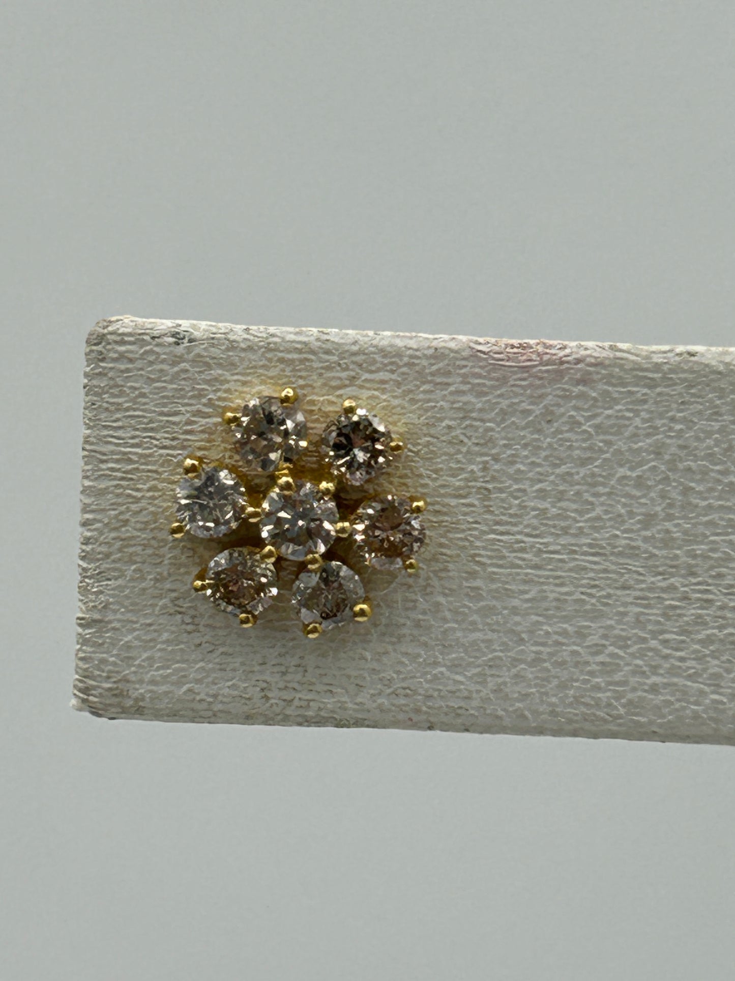 Round 14k Solid Gold Diamond Stud Earring.14k Solid Gold Diamond Earring..