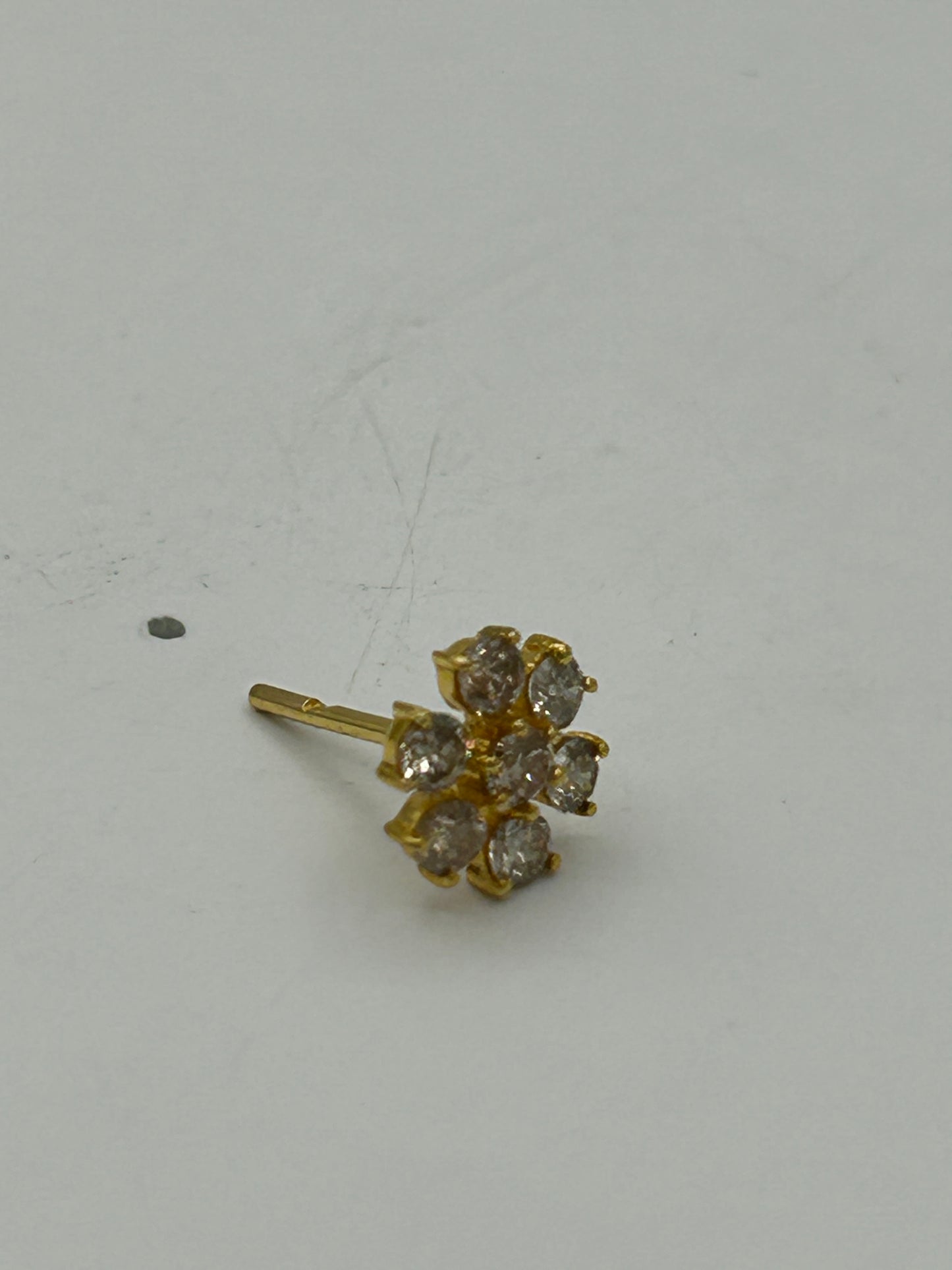 Round 14k Solid Gold Diamond Stud Earring.14k Solid Gold Diamond Earring..