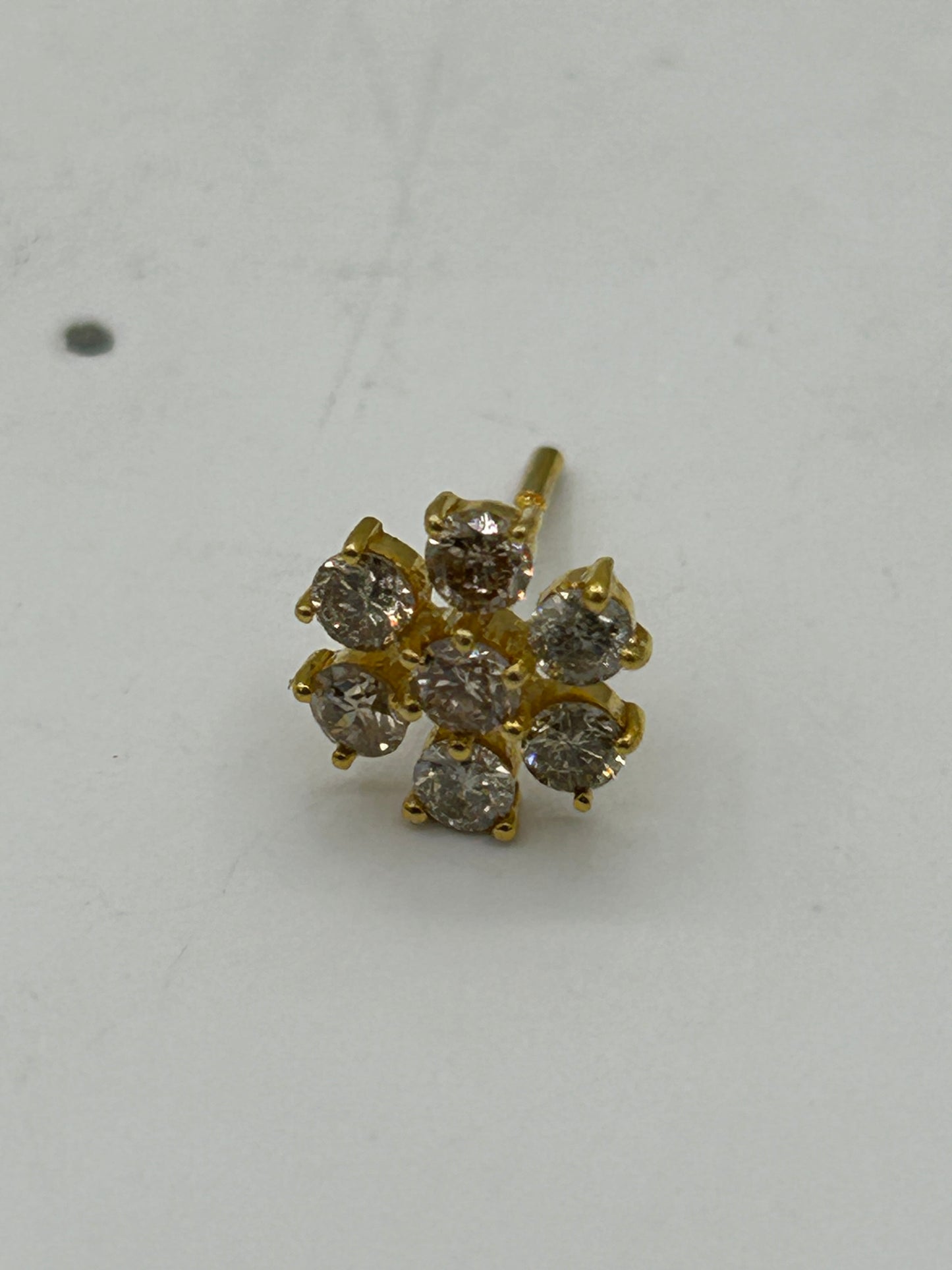 Round 14k Solid Gold Diamond Stud Earring.14k Solid Gold Diamond Earring..