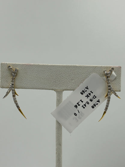 14k Solid Gold Diamond Stud Earring.14k Solid Gold Diamond Earring..