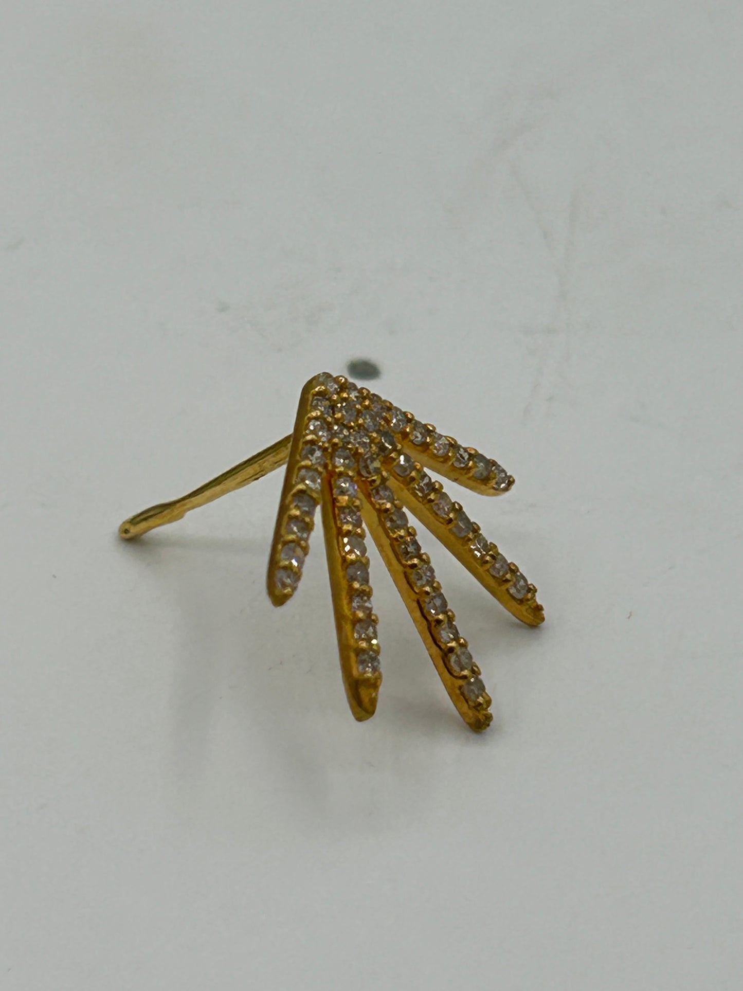 14k Solid Gold Diamond Stud Earring.14k Solid Gold Diamond Earring..
