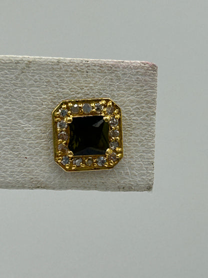 14k Solid Gold Diamond Stud Earring.14k Solid Gold Diamond Earring..