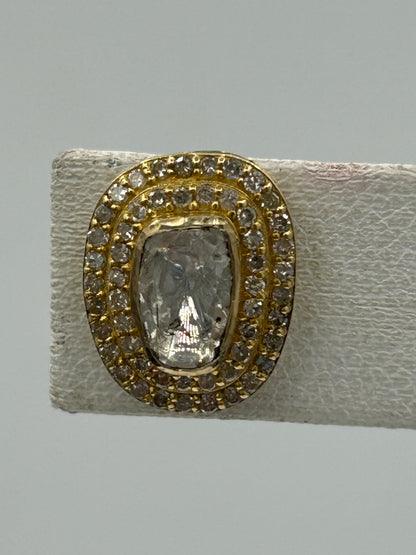 Oval 14k Solid Gold Diamond Stud Earring.14k Solid Gold Diamond Earring..