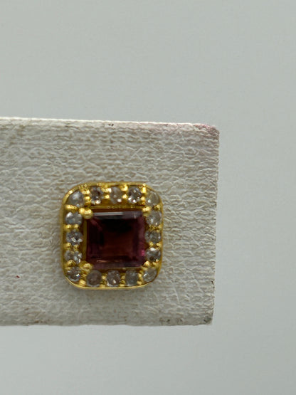 14k Solid Gold Diamond Stud Earring.14k Solid Gold Diamond Earring..