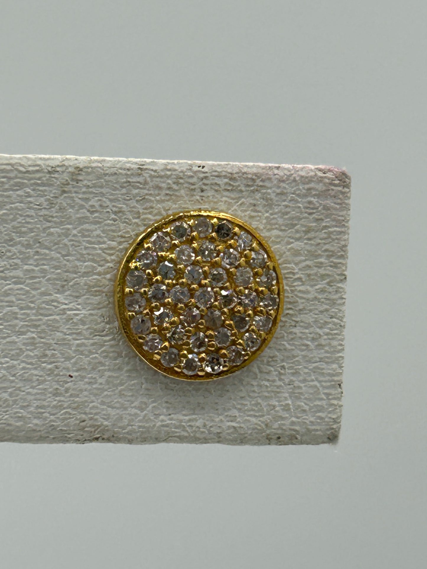 Round 14k Solid Gold Diamond Stud Earring.14k Solid Gold Diamond Earring..