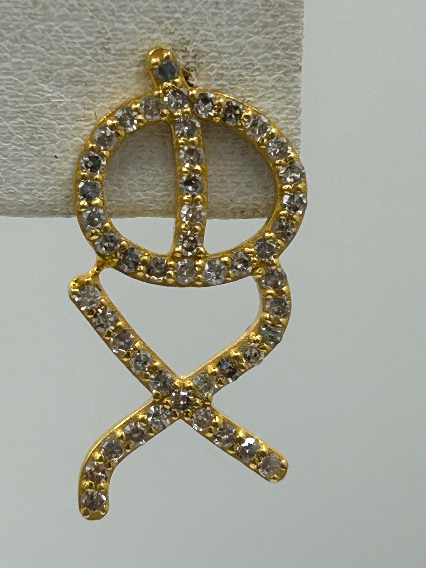 XO 14k Solid Gold Diamond Stud Earring.14k Solid Gold Diamond Earring..