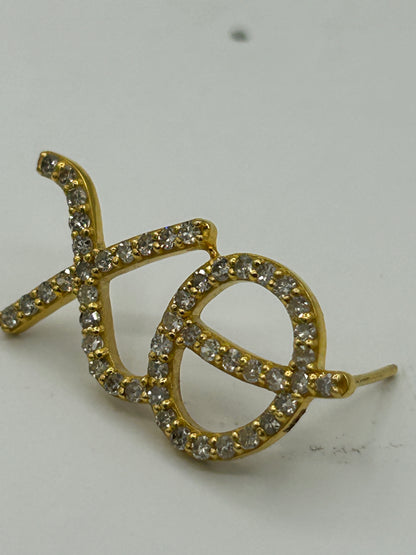 XO 14k Solid Gold Diamond Stud Earring.14k Solid Gold Diamond Earring..