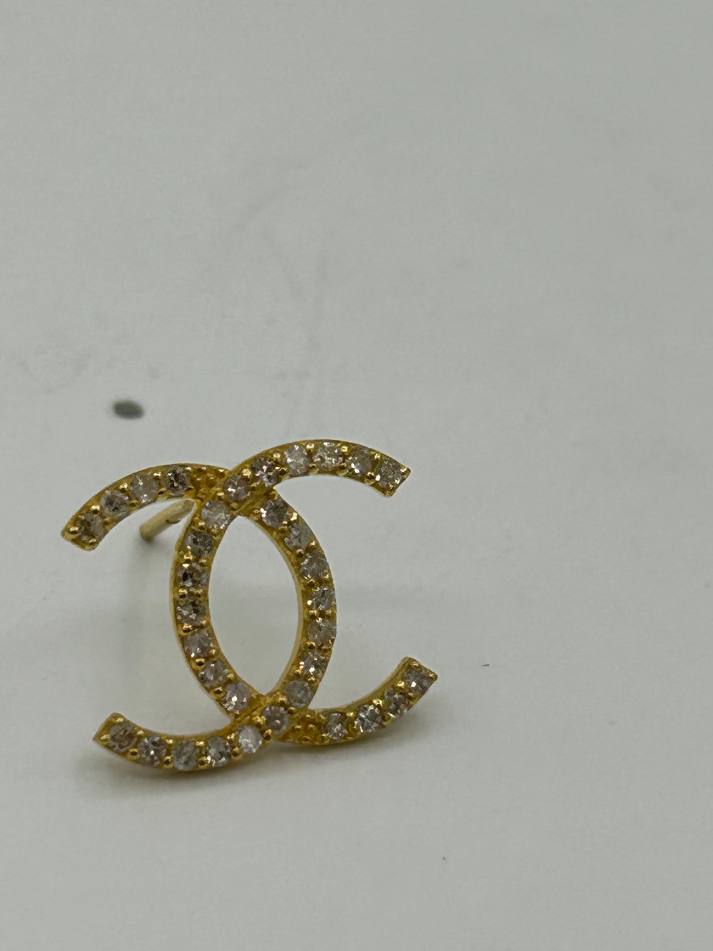 14k Solid Gold Diamond Stud Earring.14k Solid Gold Diamond Earring..