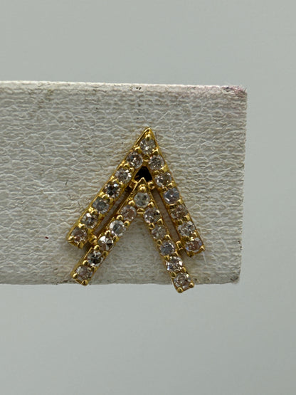 Arrow 14k Solid Gold Diamond Stud Earring.14k Solid Gold Diamond Earring..