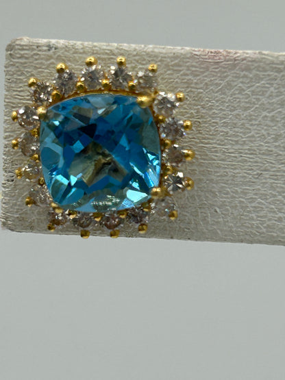 Square 14k Solid Gold Diamond Stud Earring.14k Solid Gold Diamond Earring..
