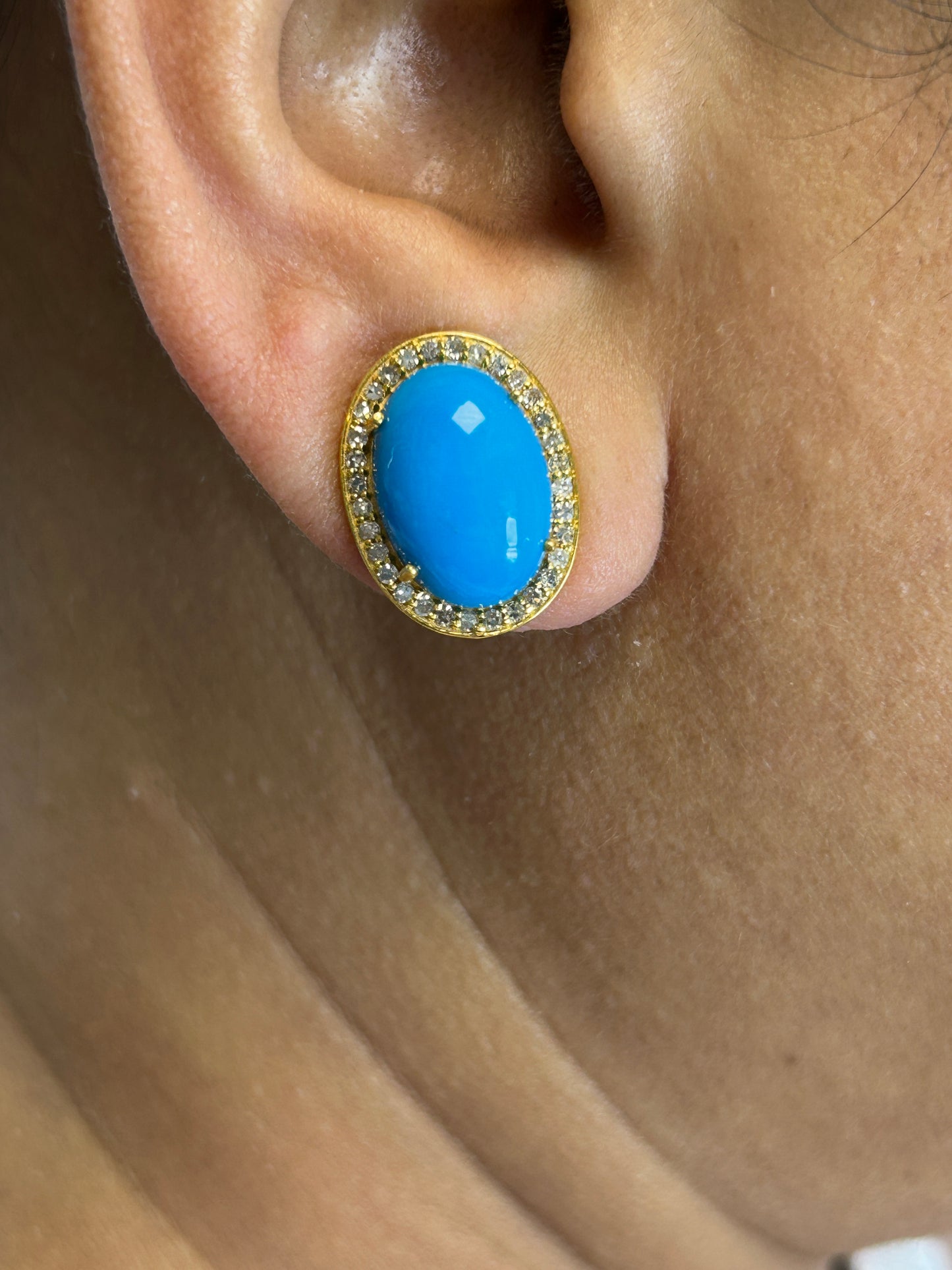 Turquoise Oval 14k Solid Gold Diamond Stud Earring.14k Solid Gold Diamond Earring..