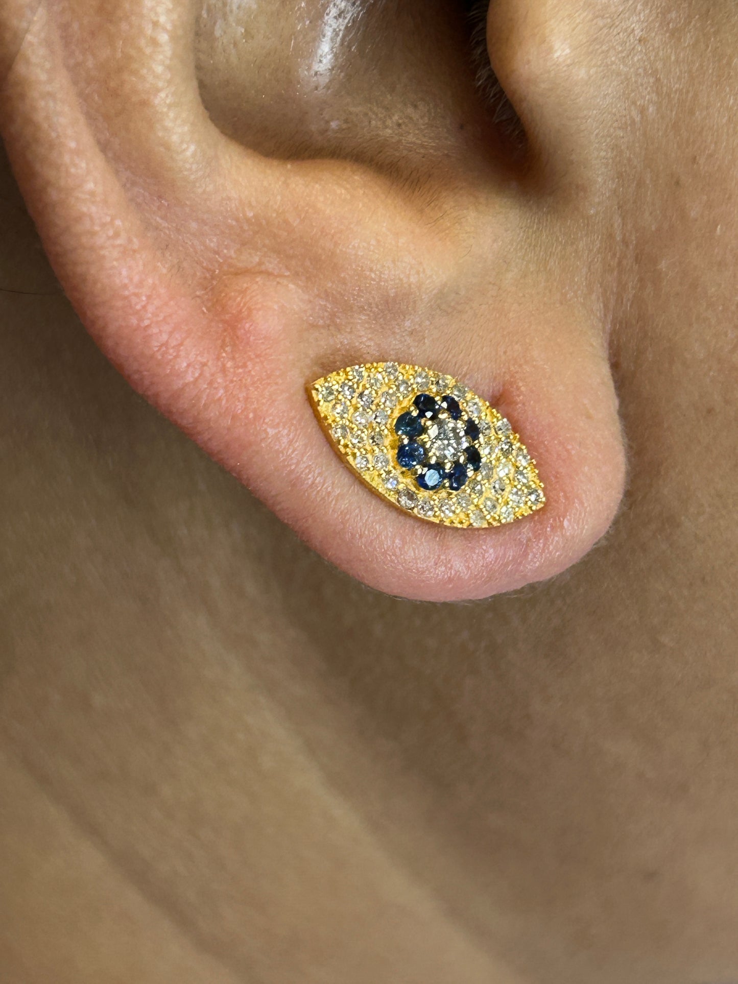 Evil Eye 14k Solid Gold Diamond Stud Earring.14k Solid Gold Diamond Earring..