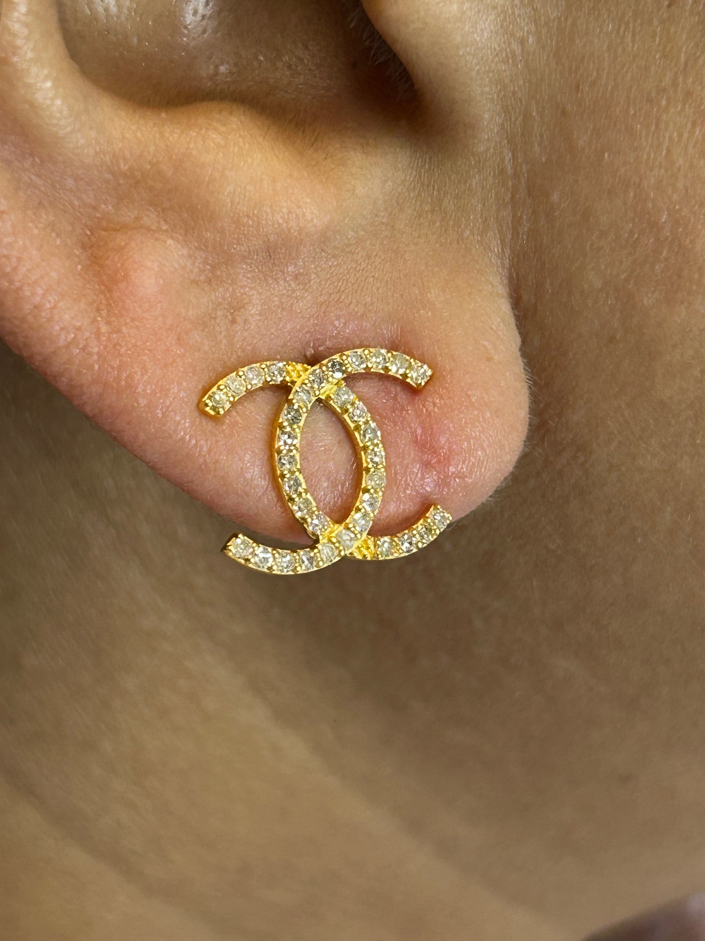 14k Solid Gold Diamond Stud Earring.14k Solid Gold Diamond Earring..