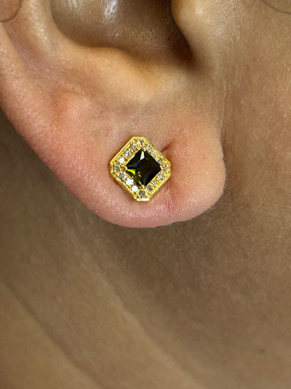 14k Solid Gold Diamond Stud Earring.14k Solid Gold Diamond Earring..