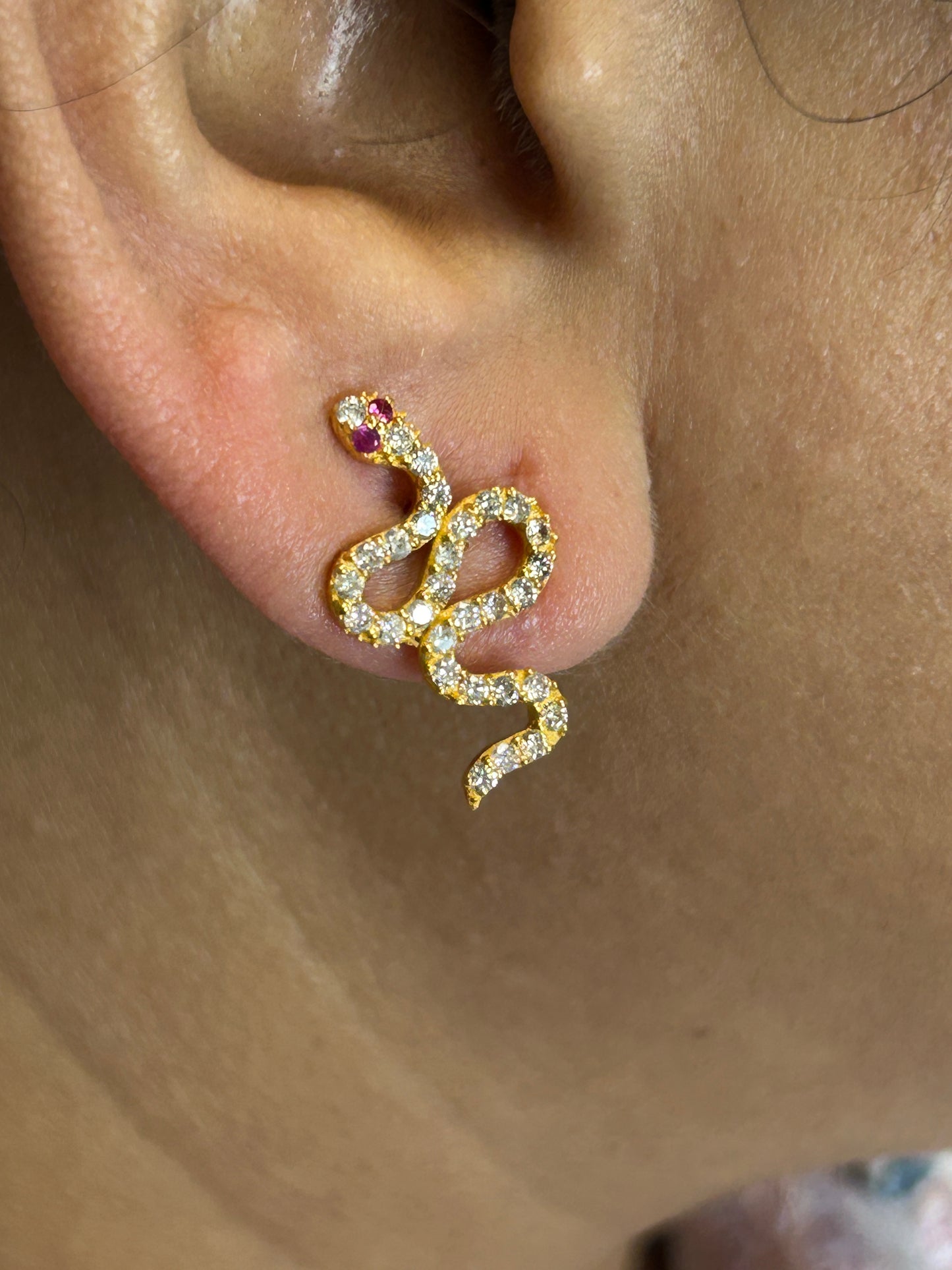 Snake 14k Solid Gold Diamond Stud Earring.14k Solid Gold Diamond Earring..