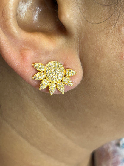 14k Solid Gold Diamond Stud Earring.14k Solid Gold Diamond Earring..